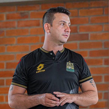 Entrenador Cristian Gonzalez